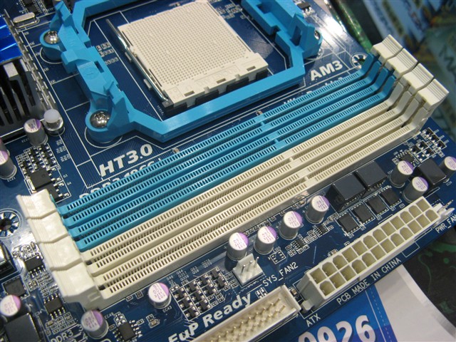 技嘉GA-890XA-UD3主板产品图片5